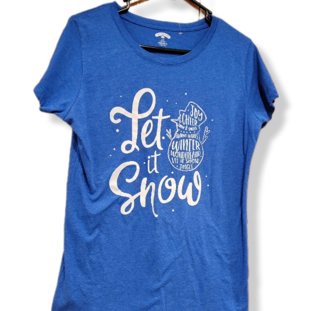 Women's NWOT size Large Let It Snow T-shirt